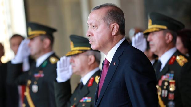 El presidente turco, Recep Tayyip Erdogan, asiste al 94 aniversario del Día de la Victoria de Turquía en el Mausoleo de Ataturk, en Ankara, el pasado martes