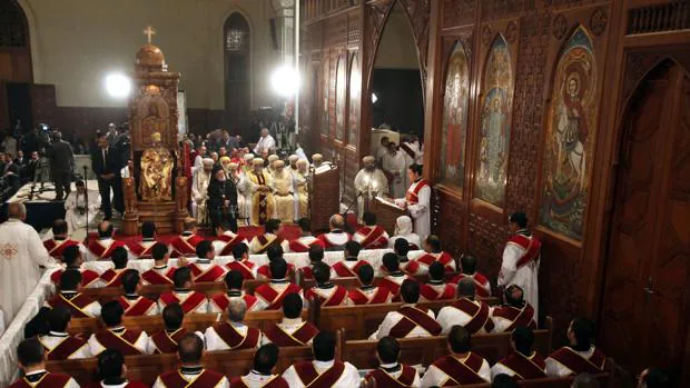 El papa de la Iglesia Ortodoxa Copta, Shenuda III, celebraba el 6 de enero de 2012 la Misa del Gallo, que marca el comienzo de la Navidad ortodoxa, en la catedral cairota de Abasiya