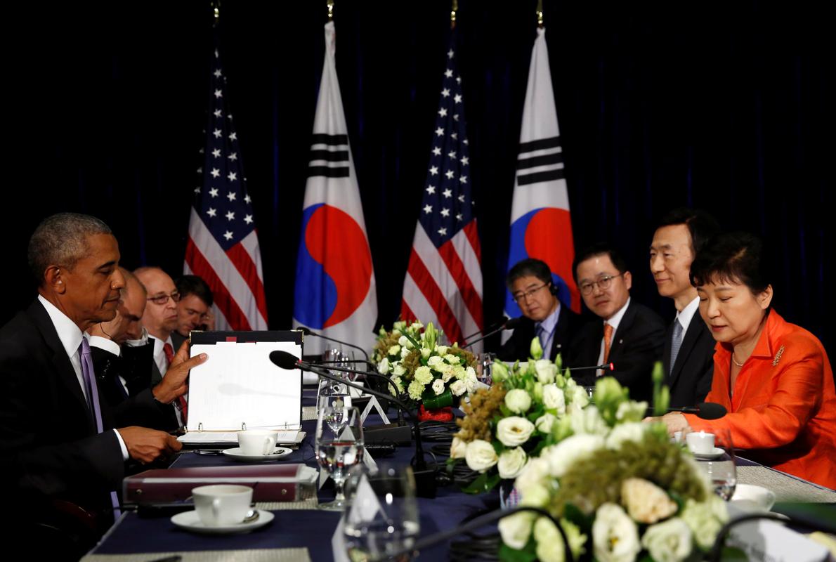 Barack Obama, hoy, durante una reunión bilateral con la presidenta de Corea del Sur en la cumbre de ASEAN