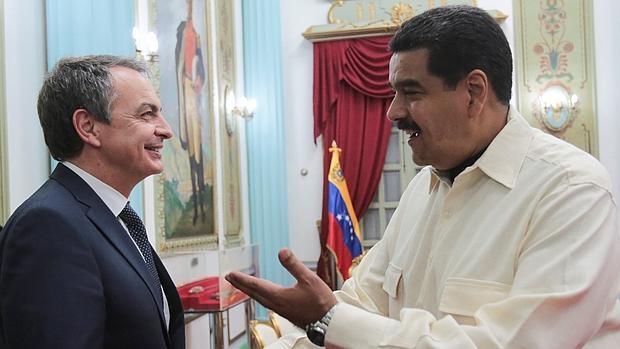 El expresidente Zapatero durante uno de sus encuentros con Maduro