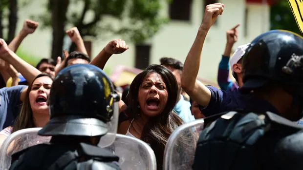 Protesta de la oposición este miércoles en Los Teques (Miranda) para exigir que se active el referéndum revocatorio contra Nicolás Maduro