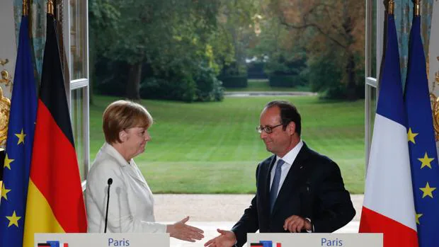 Angela Merkel y François Hollande en su rueda de prensa en el Elíseo este jueves, en la víspera de la cumbre de Bratislava