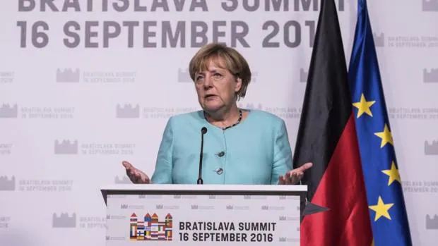 La canciller alemana, Angela Merkel ofrece una rueda de prensa al finalizar la cumbre informal de jefes de Estado y de Gobierno de la Unión Europea (UE) en Bratislava