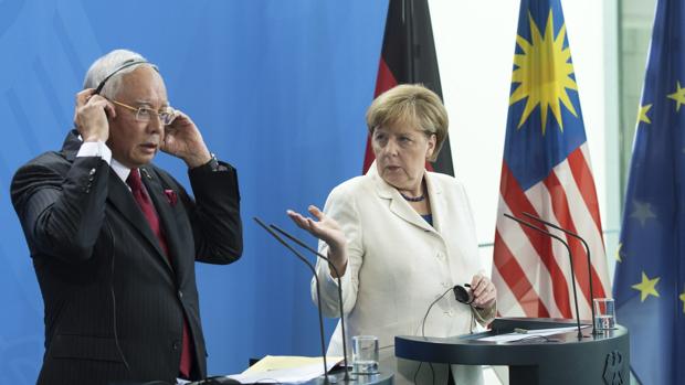 La canciller Merkel con el primer ministro de Malasia, ayer en Berlín