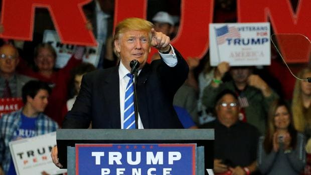 El candidato republicano Donald Trump en un acto de campaña en Waukesha, Wisconsin