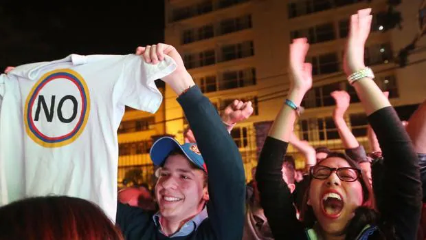 Partidarios del «no» celebran en las calles de Colombia el resultado del referéndum