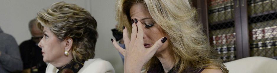 Summer Zervos durante su comparecencia ante los medios, junto a su abogada, para denunciar a Trump