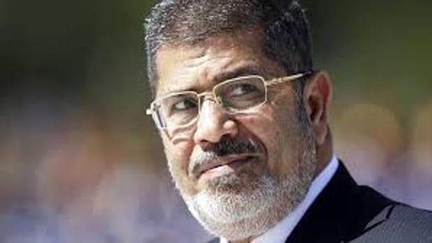 El expresidente islamista de EgiptoMohamed Morsi ha sido condenado a 20 años de prisión