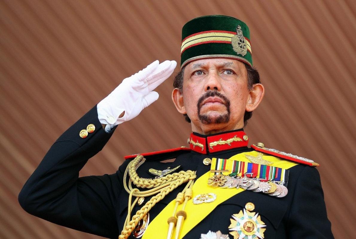 Hassanal Bolkiah tiene un patrimonio personal de 20.000 millones de dólares, según la revista Forbes