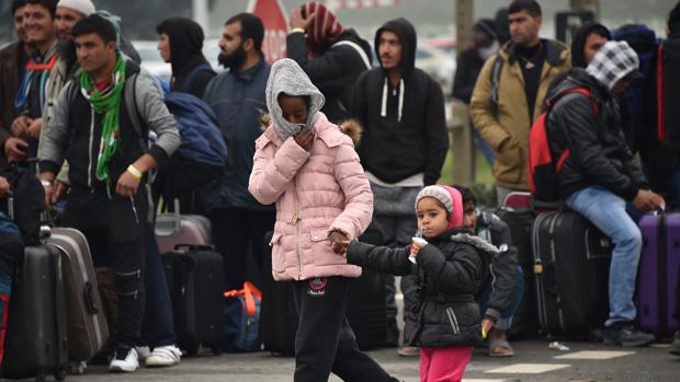 Preocupación por la suerte de cientos de menores tras el desalojo de «La Jungla» de Calais