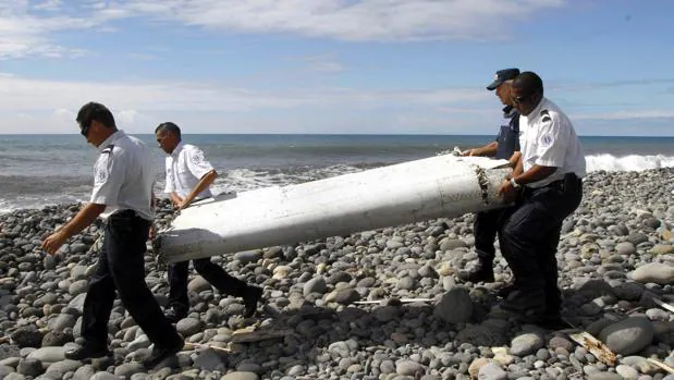 Un resto del vuelo MH370 de Malaysia Airlines hallado en la isla de Reunión