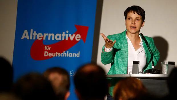 La líder del nuevo partido populista de derecha Alternativa para Alemania (AfD), Frauke Petry