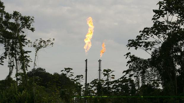 Una refinería en funcionamiento en el Parque Nacional de Yasuni, Ecuador