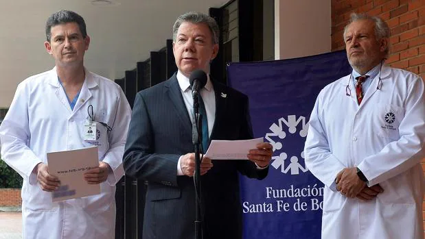 El presidente colombiano, Juan Manuel Santos, hablaba este martes sobre su examen médico en Bogotá