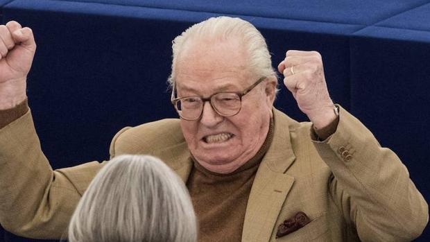 Jean-Marie Le Pen seguirá siendo presidente de honor del Frente Nacional