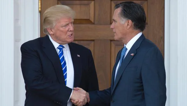 Donald Trump y Mitt Romney se reunieron este sábado en un club de golf propiedad del presidente electo en Bedminster, (New Jersey)