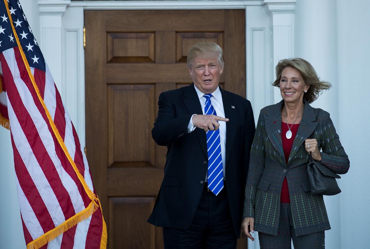 Donald Trump y Betsy DeVos, en una imagen del pasado 19 de noviembre