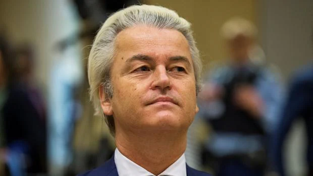 El líder de la formación holandesa antiinmigración Partido por la Libertad, Geert Wilders, este miércoles en un tribunal de Schiphol, en los Países Bajos