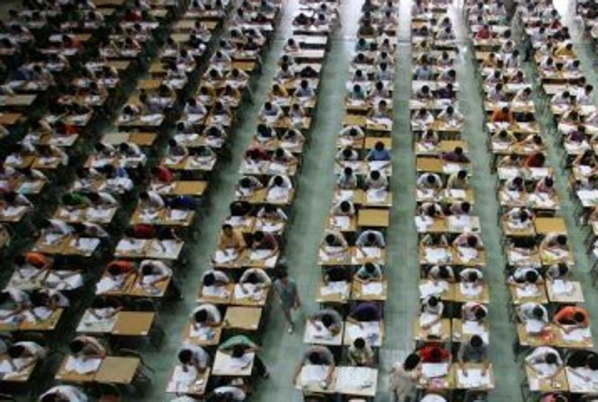 Imagen de un examen multitudinario de oposiciones