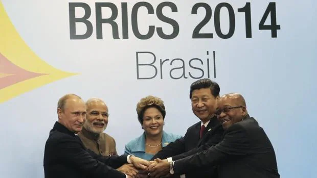 Los mandatarios de los BRICS en 2014, entre ellos el primer ministro indio Modi y el presidente chino Xi