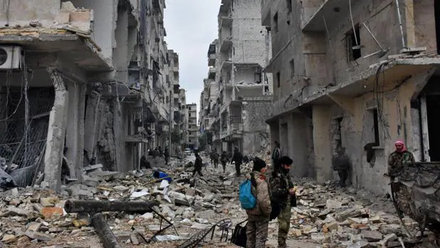 Las fuerzas progubernamentales sirias avanzan en el barrio de Jisr al-Haj durante la guerra