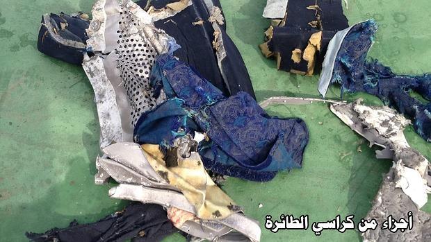 Encuentran restos de explosivos en las víctimas del vuelo París-Cairo estrellado en el Mediterráneo