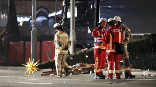 Atentado Berlin: Un camión embiste contra un mercado navideño en Berlín y deja 12 muertos