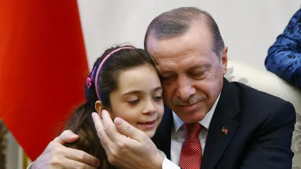 Erdogan recibe a Bana Alabed, la niña tuitera de Alepo