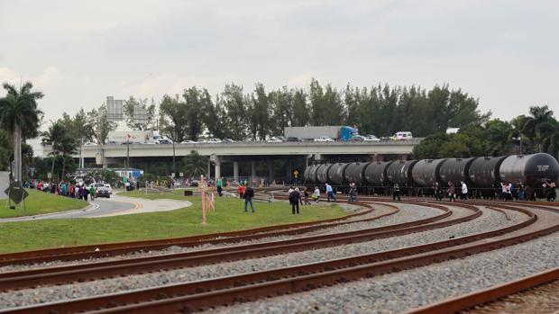 Las autoridades de EE.UU. no descartan motivación terrorista en ataque al aeropuerto de Fort Lauderdale