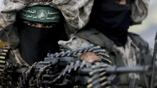 Combatientes palestinos de las Brigadas de Azedín al Kasem, el brazo armado del movimiento Hamás