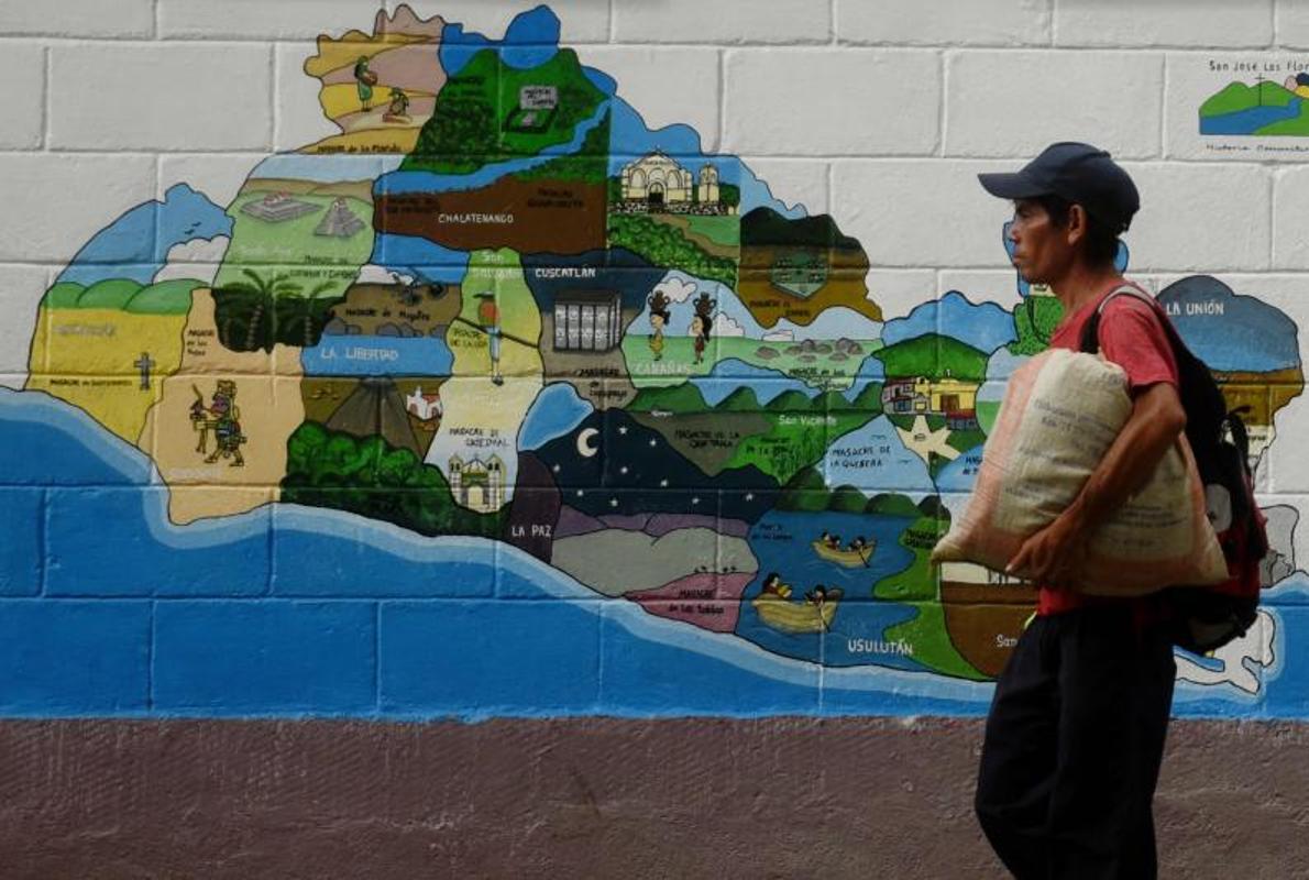 Mural con las regiones de El Salvador en un calle de la capital, San Salvador