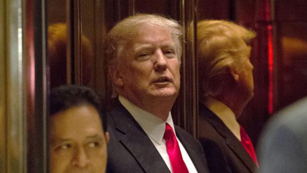 Donald Trump, fotografiao este viernes en la Trump Tower, cuando falta una semana para que jure su cargo como presidente de EE.UU.