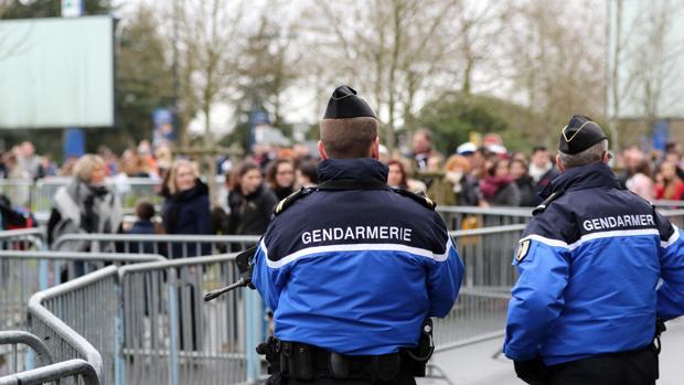 Agentes de la Gendarmería vigilan un evento deportivo en Nantes