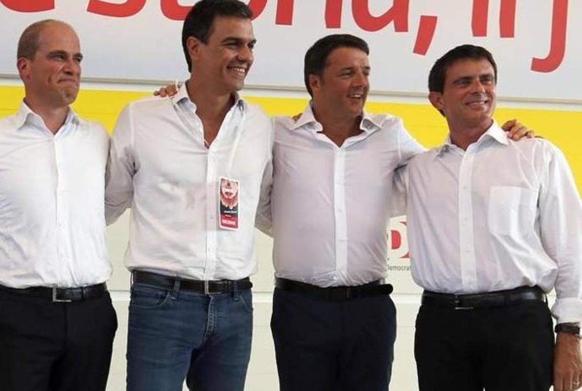 De izquierda a derecha, Samsom, Sánchez, Renzi y Valls