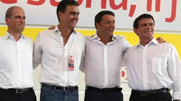 De izquierda a derecha, Samsom, Sánchez, Renzi y Valls