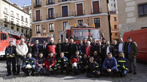 El director general de Protección Ciudadana y el director general de Servicios Sociales e Integración Social participan en la salida del convoy con material de emergencia y ayuda humanitaria que la Comunidad de Madrid ha donado con destino a los Cascos Blancos de Siria