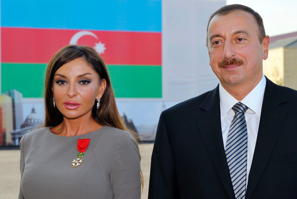 El presidente de Azerbaiyán, Ilham Aliyev, y su mujer, Mehriban