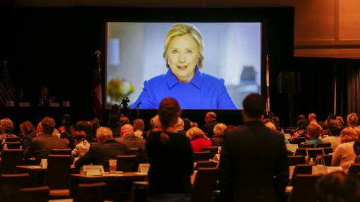 La ex candidata demócrata a la presidencia Hillary Clinton durante la videoconferencia en el Comité Nacional Demócrata (DNC) celebrado en Atlanta