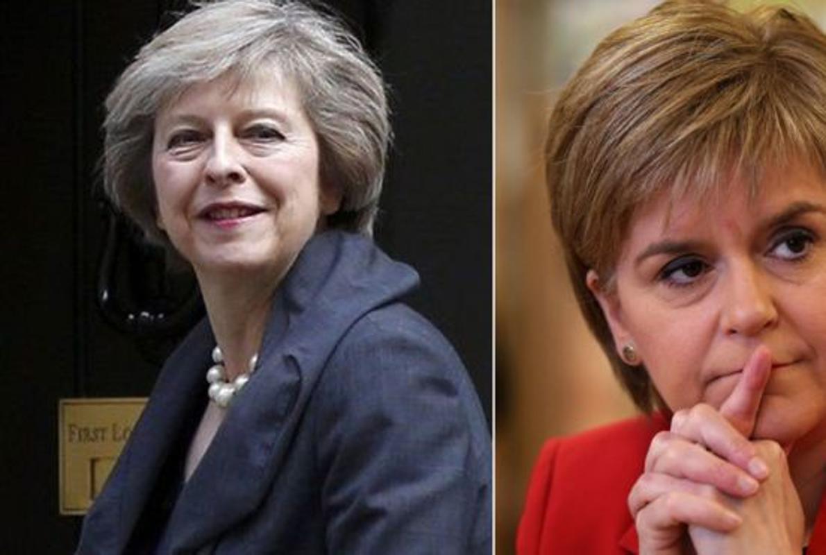 Theresa May (izquierda) y Nicola Sturgeon mantinen diferencias sobre la fecha de celebración del segundo referendum en Escocia