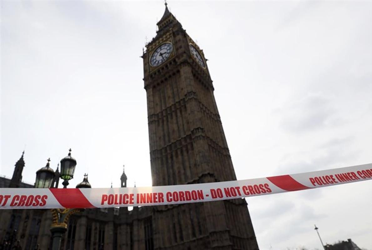 La zona cercana al Parlamento y al Big Ben se mantiene acordonada