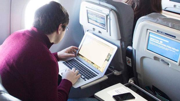 Estados Unidos y Reino Unido estudian restringir el uso de aparatos electrónicos en la cabina. Cada uno de los países ha redactado una lista de países potencialmente peligrosos