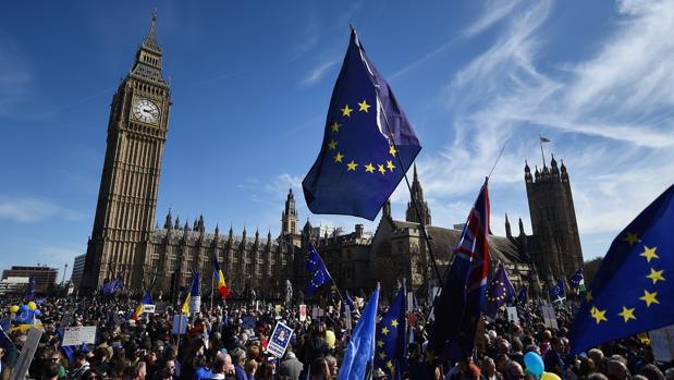 Miles de manifestantes han rechazado el Brexit