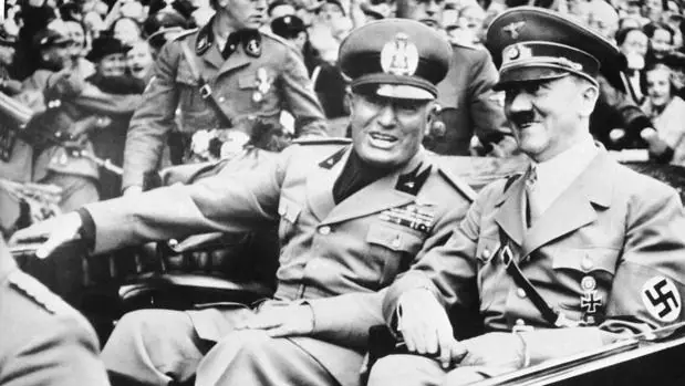 Adolf Hitler, con el dictador italiano Benito Mussolini poco antes de la Conferencia de Múnich de 1938