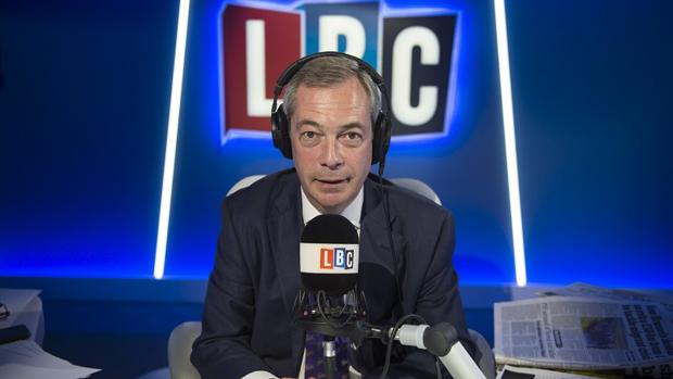 Nigel Farage, durante su programa en la LBC