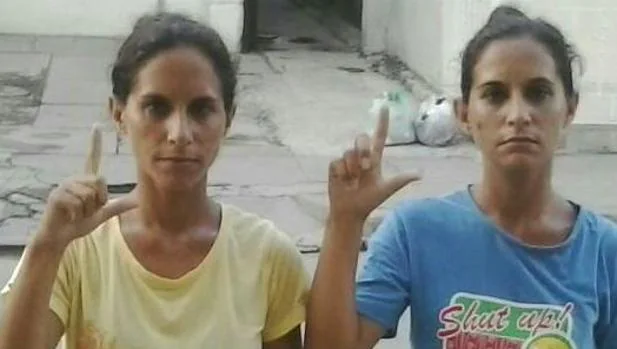Las gemelas Anairis y Adairis Leyva, en un acto de la oposición cubana