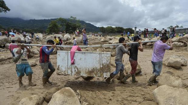 Las autoridades de Mocoa comienzan a entregar los cuerpos de las 262 víctimas a las familias