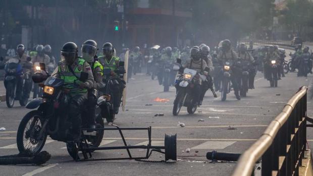 Choques entre manifestantes y policías en la manifestación opositora del sábado en Caracas