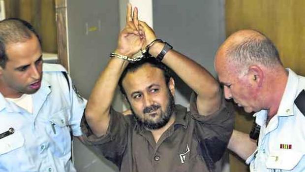 Fotografía archivo de Marwan Barghouti, durante el juicio en el que fue condenado por cinco asesinatos, en mayo de 2004