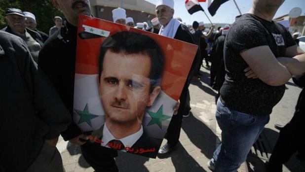 Partidarios de Al Assad en Israel muestran carteles en apoyo al presidente sirio