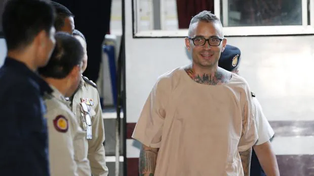 El español Artur Segarra llega a una audiencia en el Tribunal Penal de Bangkok
